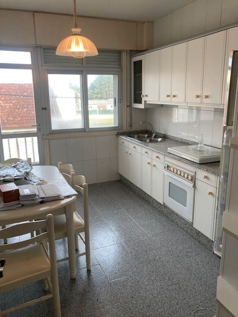 Cuina de Pis en venda en A Laracha   amb Calefacció, Terrassa i Forn