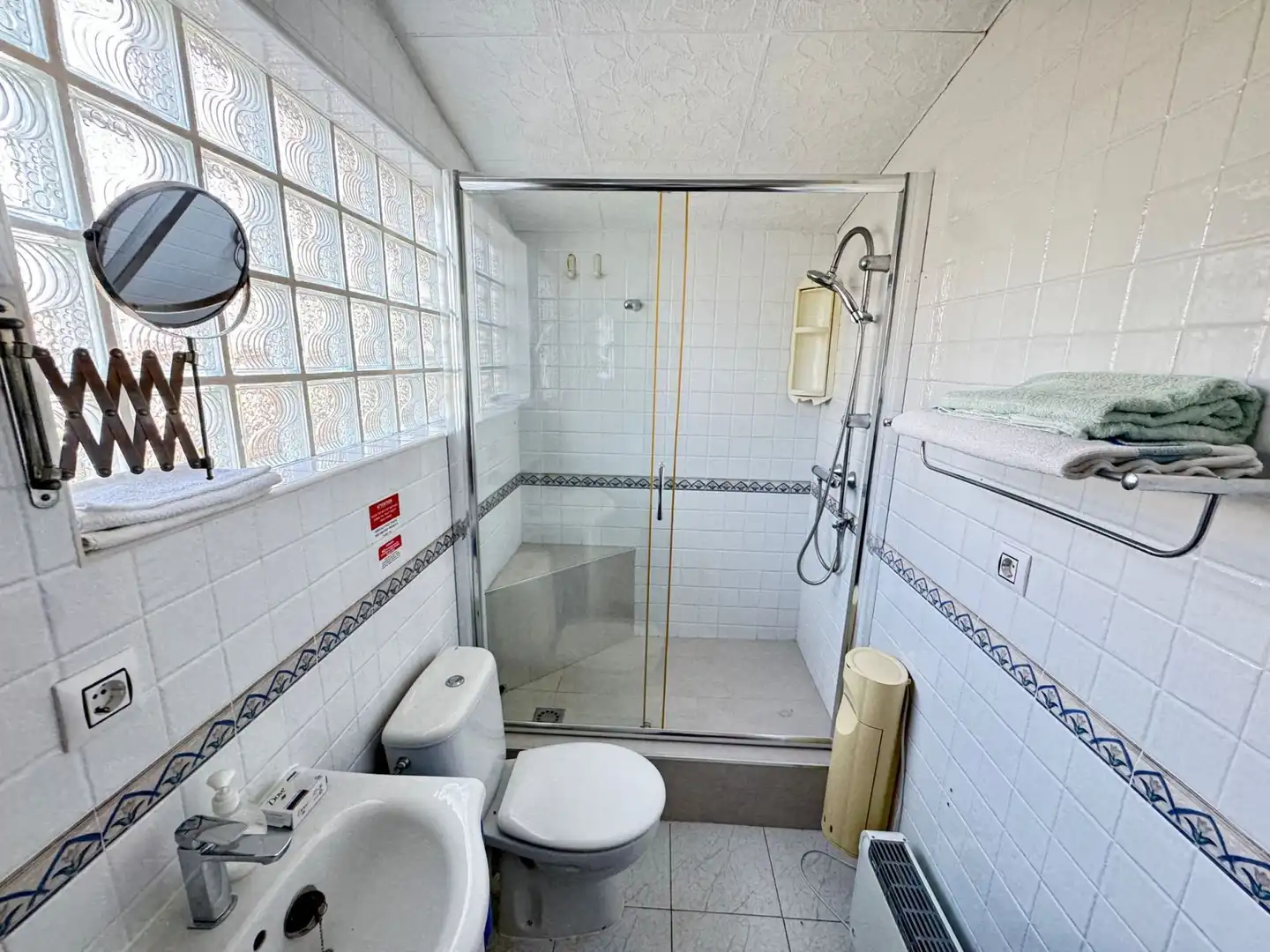Bany de Casa o xalet en venda en Orihuela amb Aire condicionat i Jardí privat