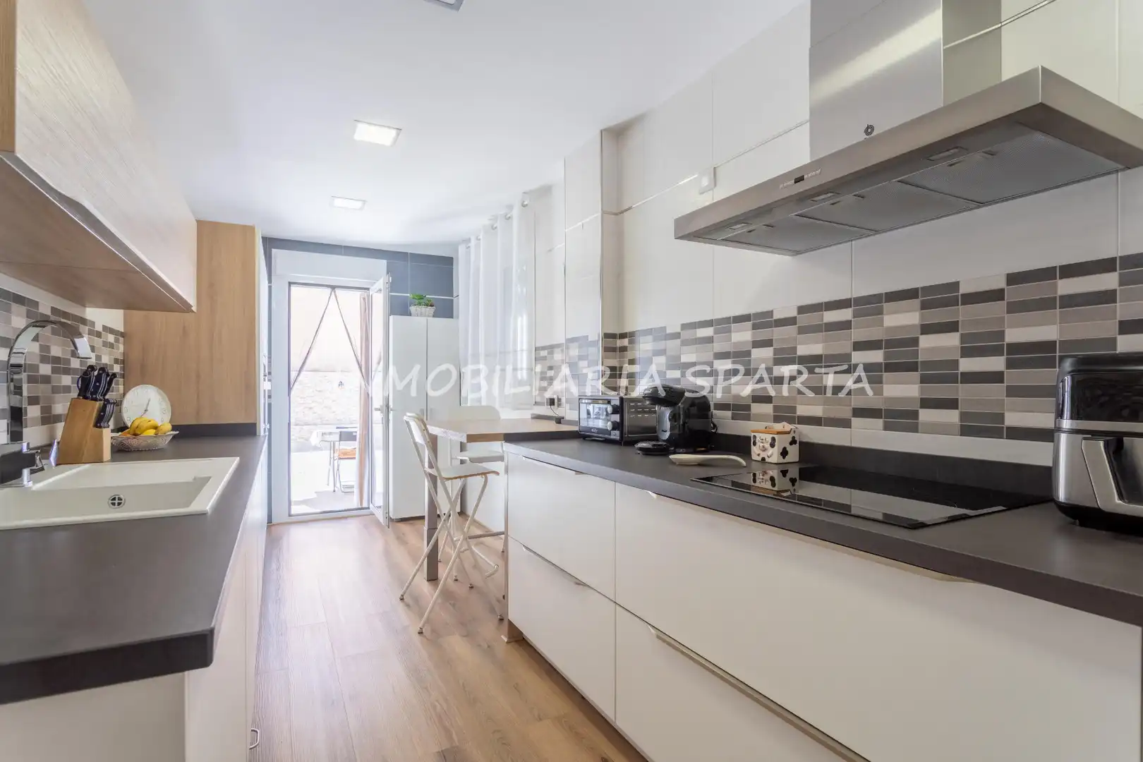 Cocina de Casa adosada en venta en Villanueva del Ariscal con Aire acondicionado, Calefacción y Jardín privado