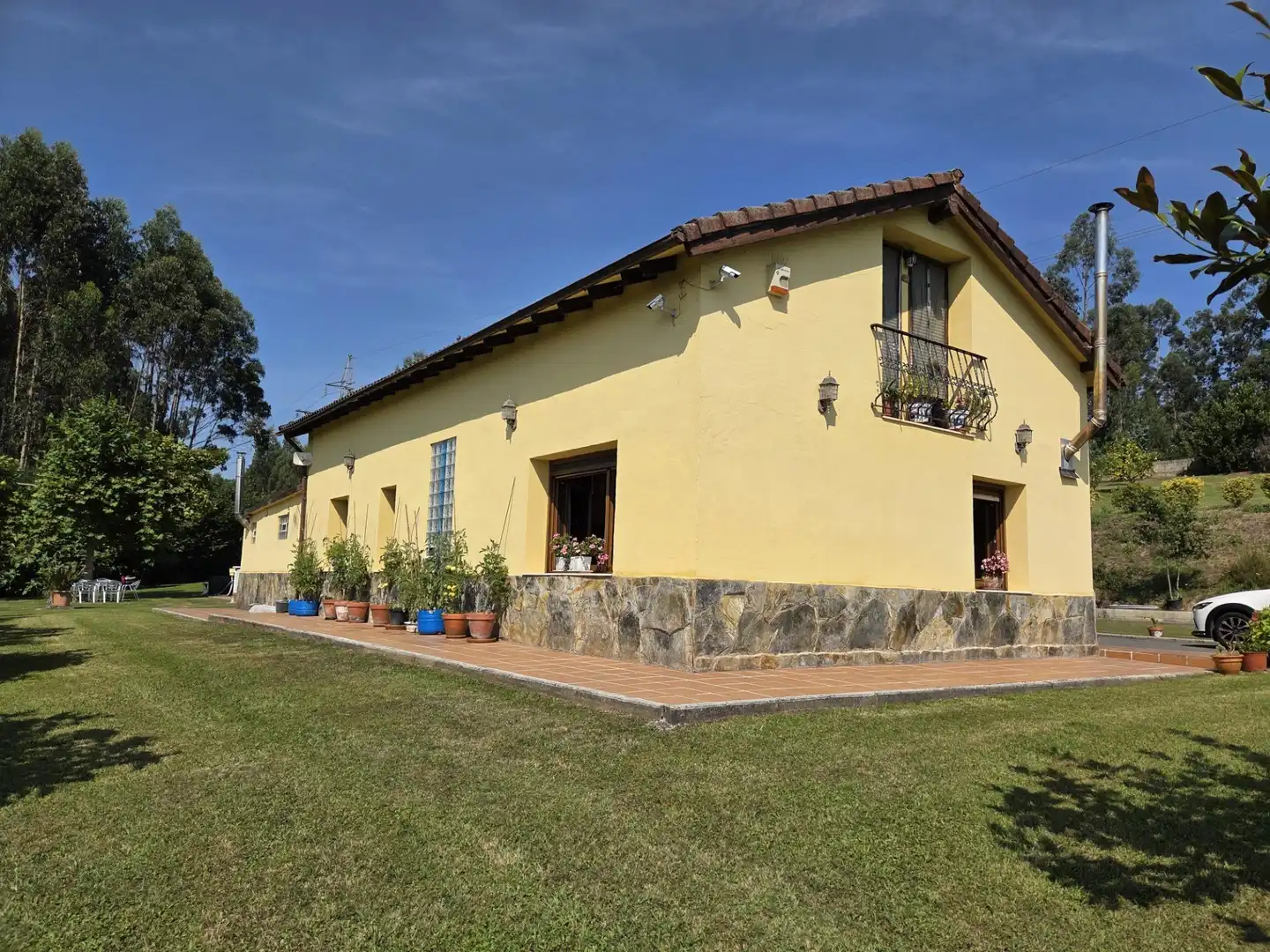 Außenansicht von Haus oder Chalet zum Verkauf in Piélagos mit Privatgarten, Terrasse und Abstellraum