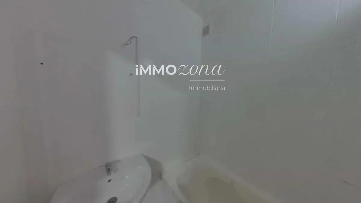 Bathroom of Apartments for sale in Cerdanyola
