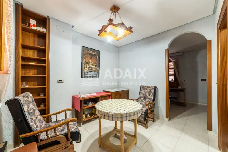 Haus oder Chalet zum Verkauf in Úbeda mit Terrasse, Abstellraum und Balkon