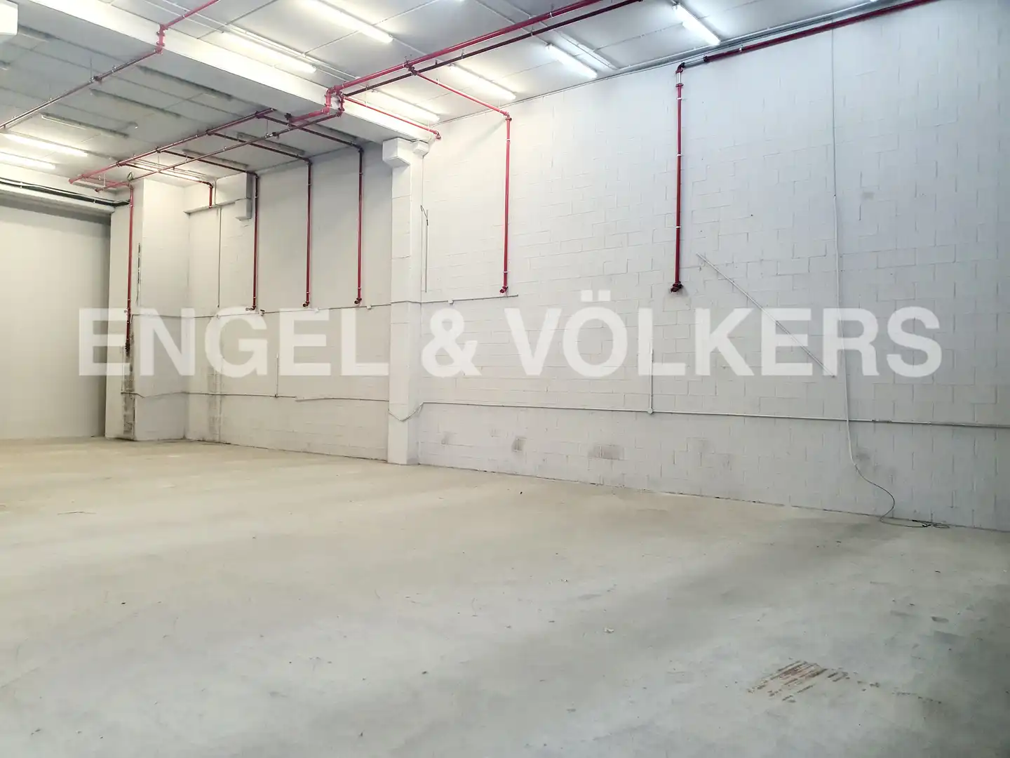 Nau industrial en venda en Cornellà de Llobregat