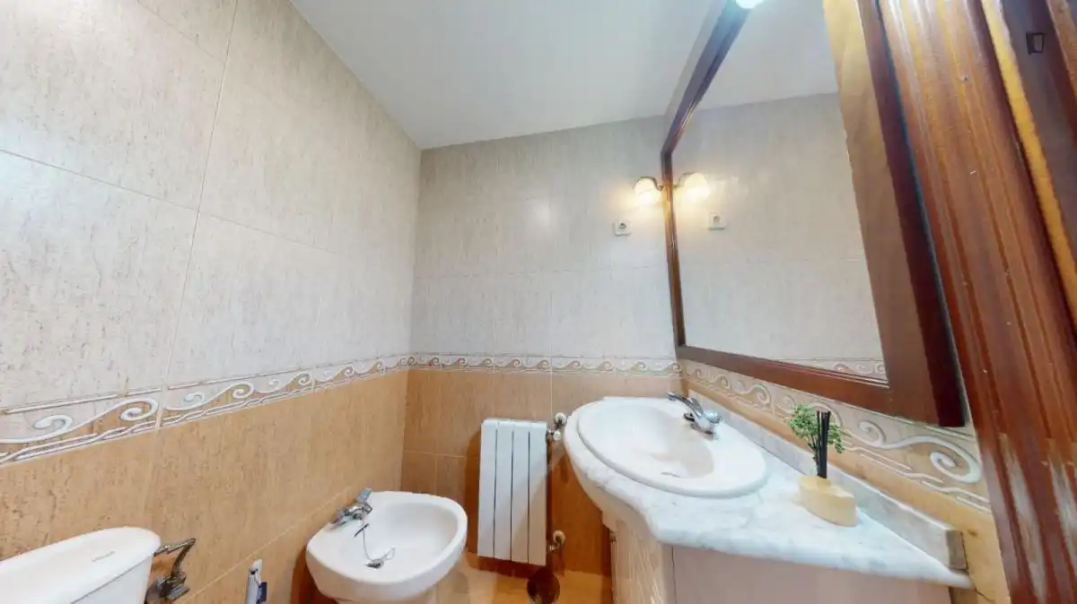 Baño de Apartamento de alquiler en Madrid con Aire acondicionado, Calefacción y Amueblado