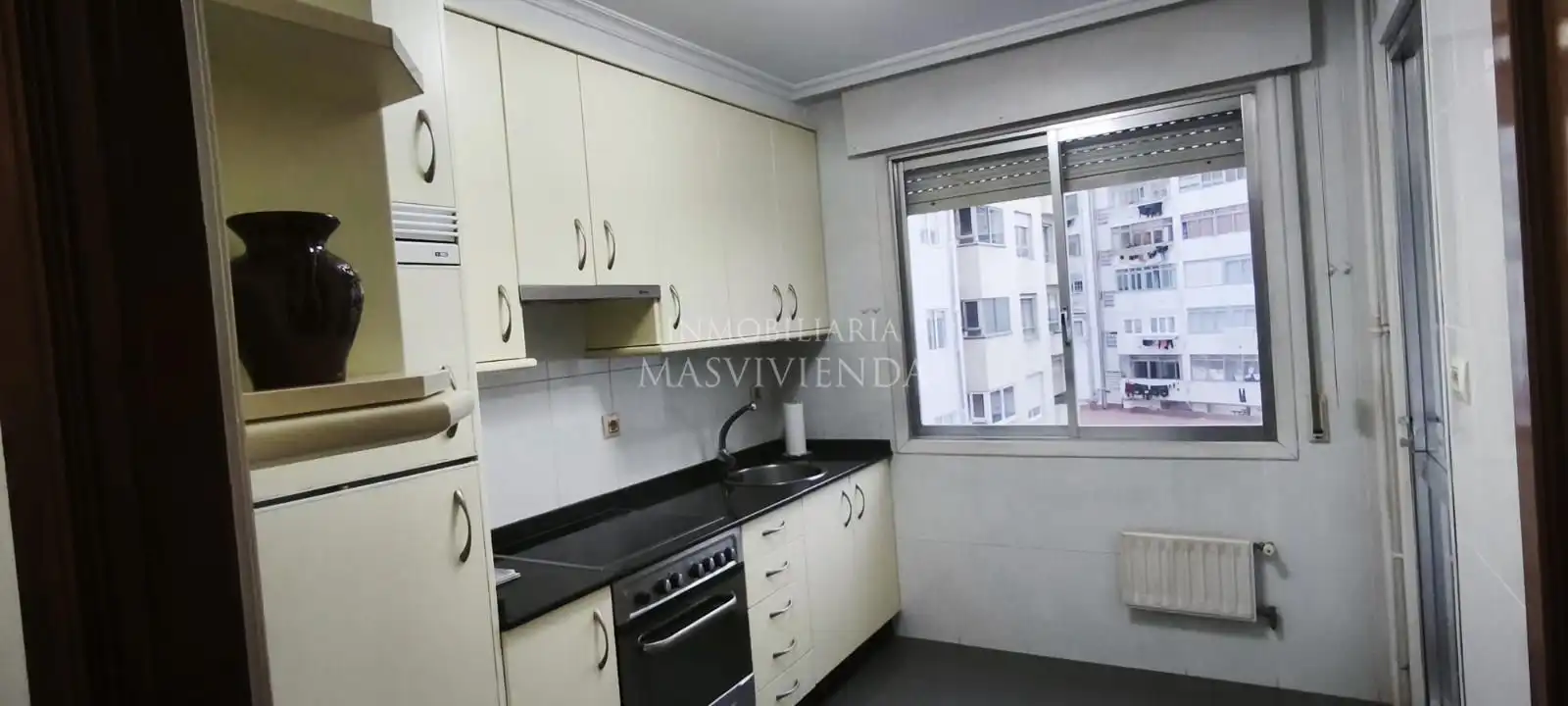 Cocina de Piso en venta en Vigo  con Calefacción, Terraza y Trastero