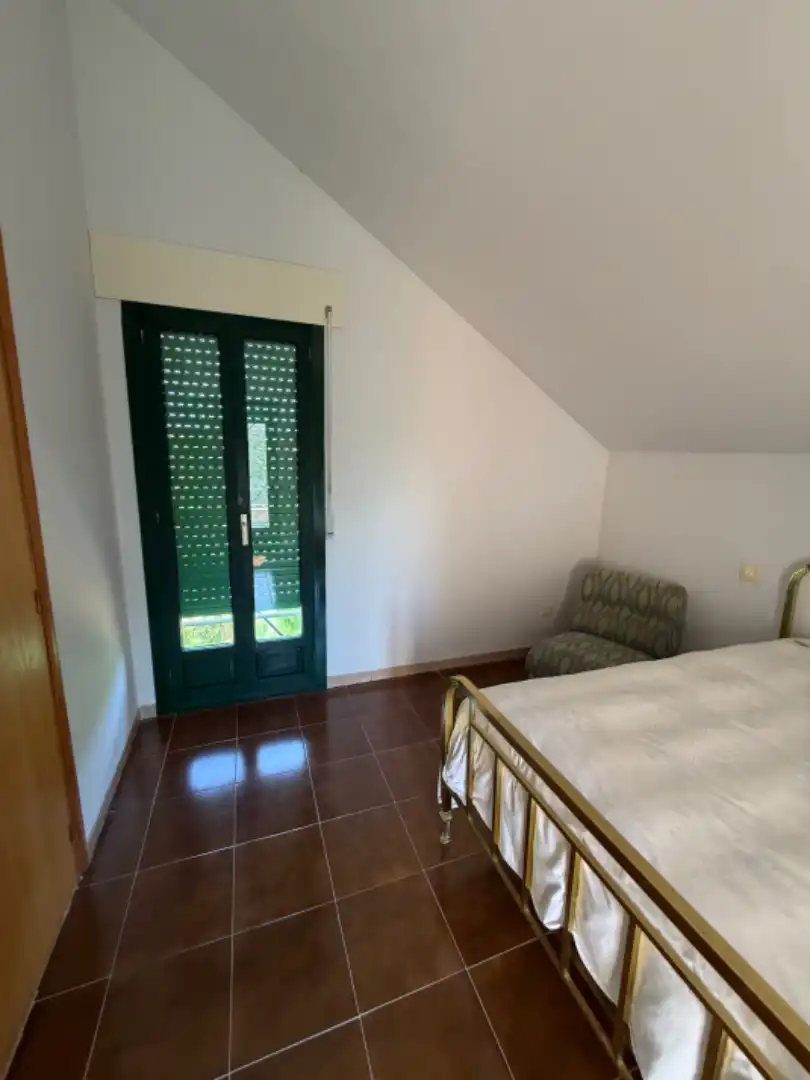 Dormitori de Casa o xalet en venda en Torrecaballeros amb Calefacció, Jardí privat i Terrassa