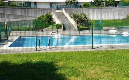 Piscina de Pis en venda en Castro-Urdiales amb Terrassa