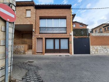 Casa amb balcó en venda a Escalona