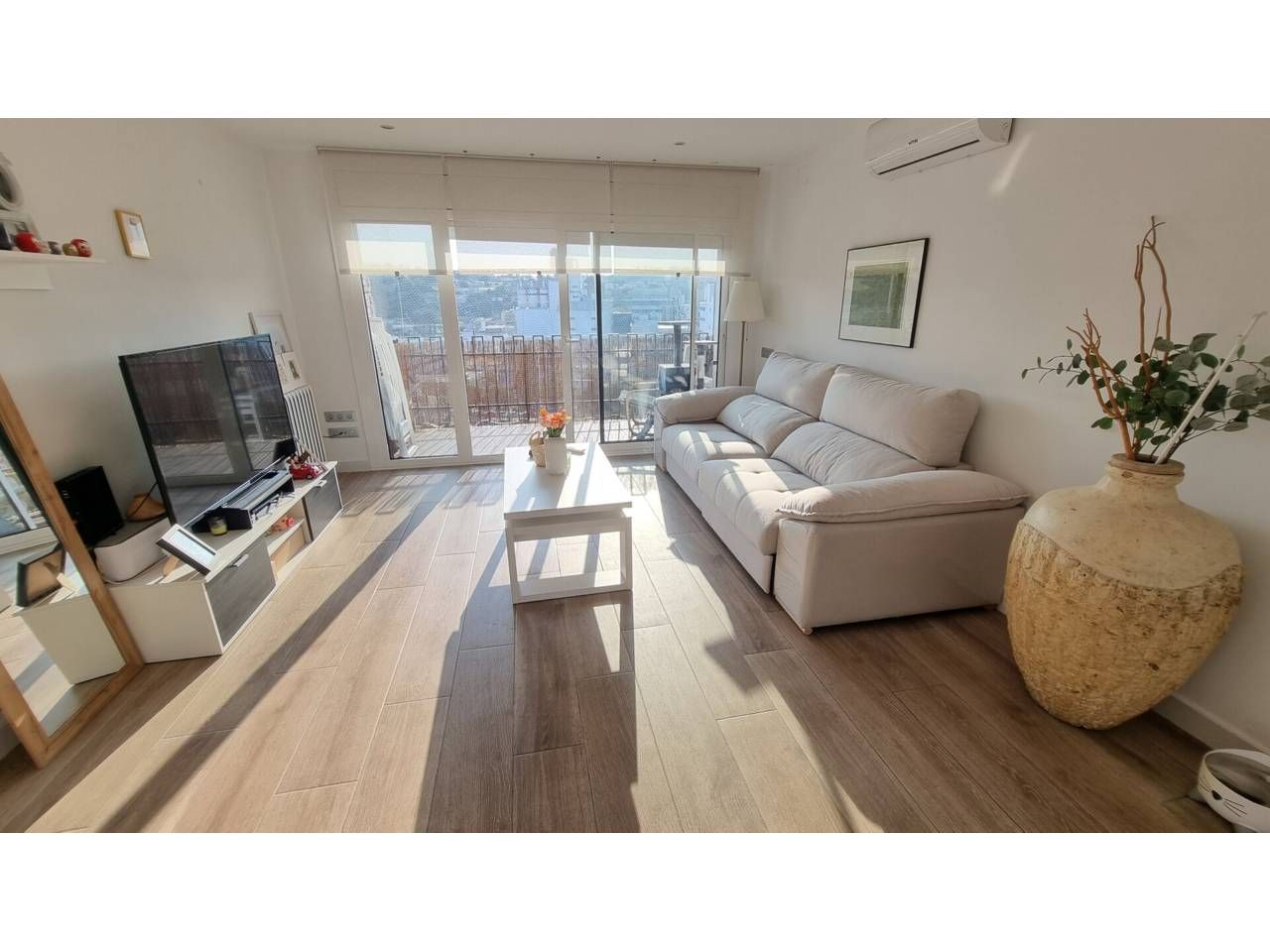 Living room of Flat for sale in Granollers  with Air Conditioner, Heating and Balcony