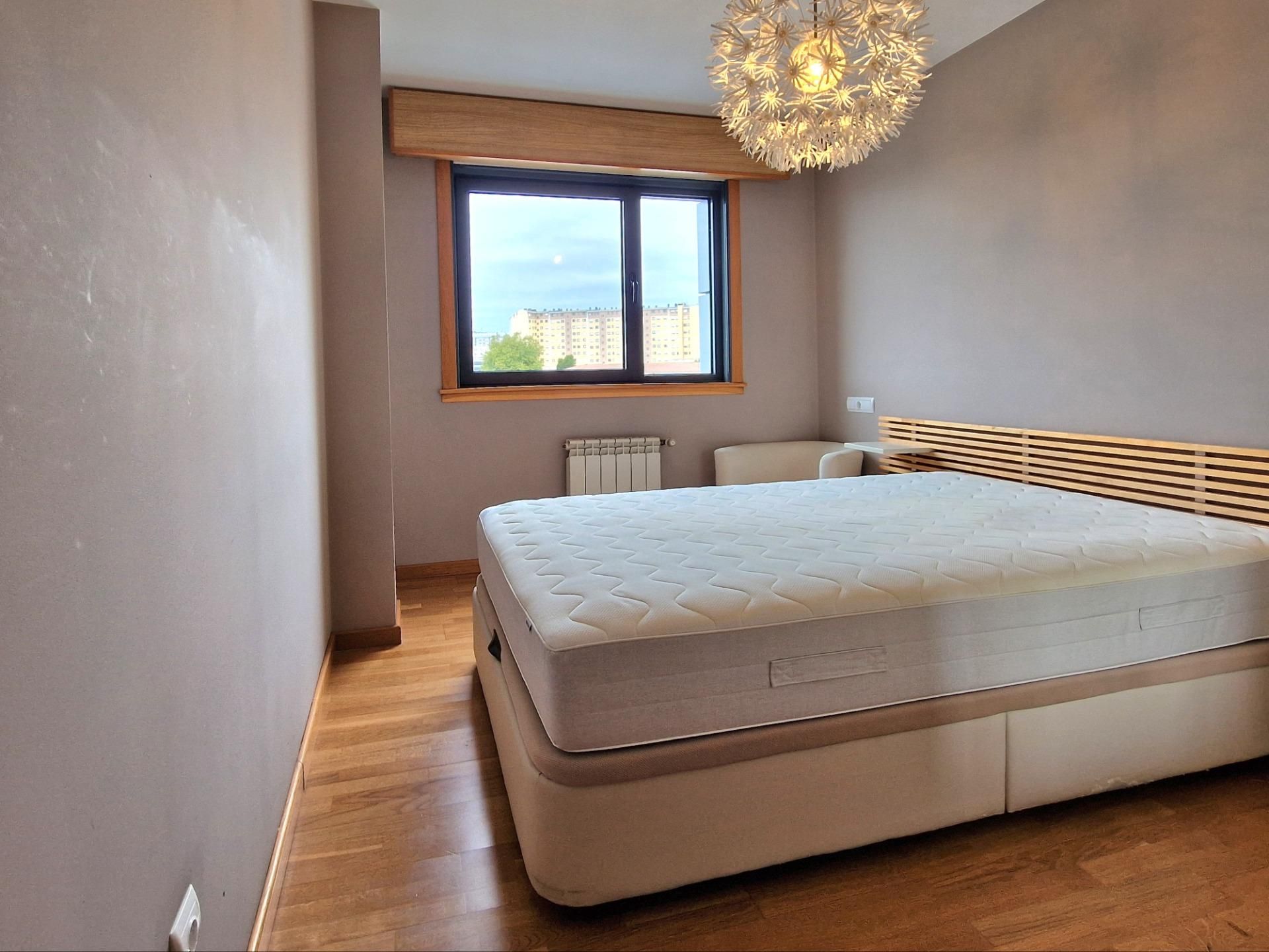 Habitación de Apartamento en venta en A Coruña Capital  con Calefacción, Parquet y Trastero