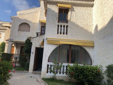 Reihenhaus mit Balkon zur Miete in Avenida Santiago Bernabéu 46