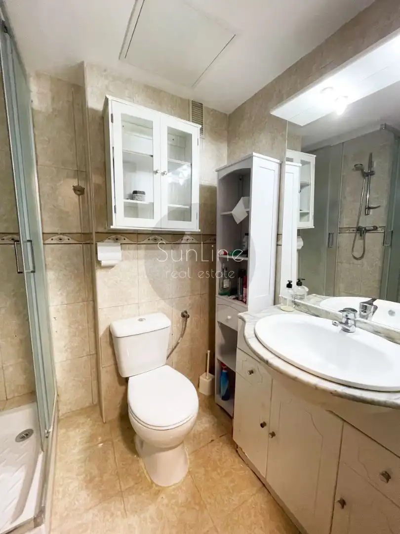 Badezimmer von Wohnung zum Verkauf in Valencia mit Klimaanlage, Möbliert und Balkon