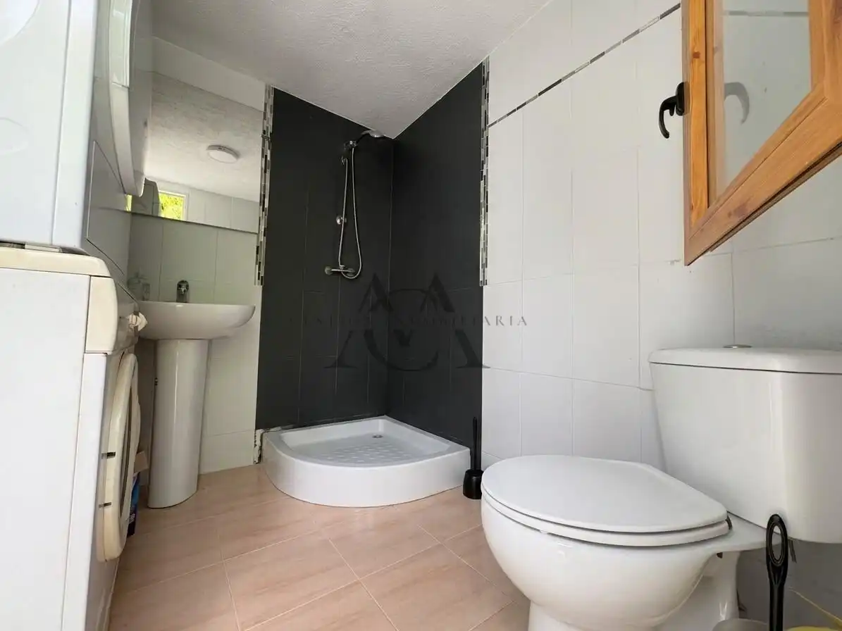 Badezimmer von Haus oder Chalet zum Verkauf in Lucena mit Privatgarten, Abstellraum und Schwimmbad