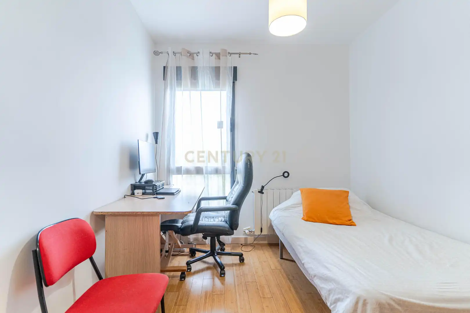 Habitación de Piso en venta en Granada con Jardín privado, Trastero y Piscina comunitaria