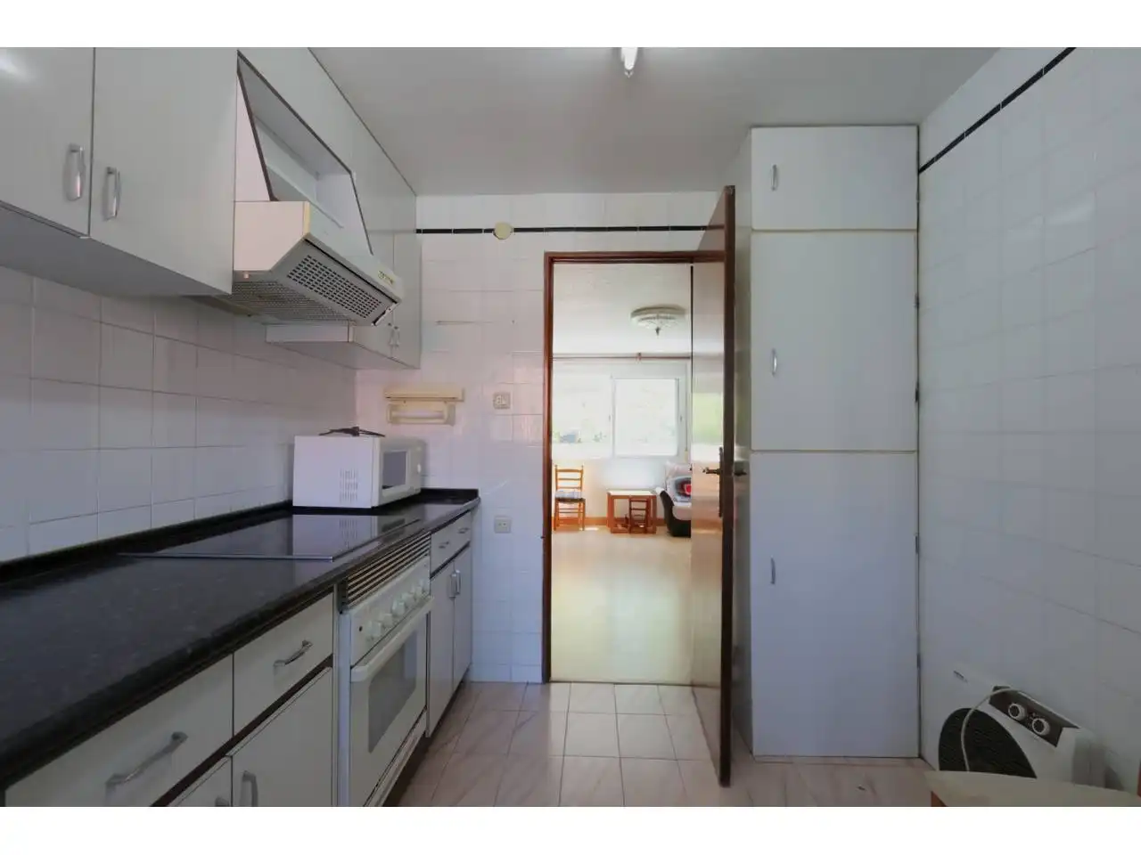 Cocina de Piso en venta en L'Hospitalet de Llobregat con Parquet, Trastero y Amueblado