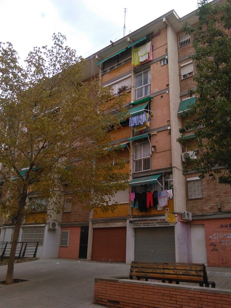 Vista exterior de Pis en venda en Cornellà de Llobregat