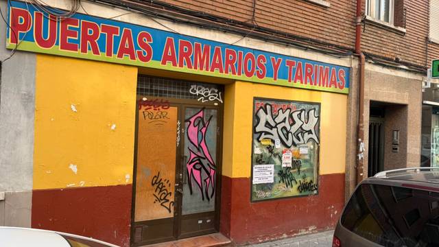 Local comercial en Venta en Calle de Rafael López Pando en Lucero
