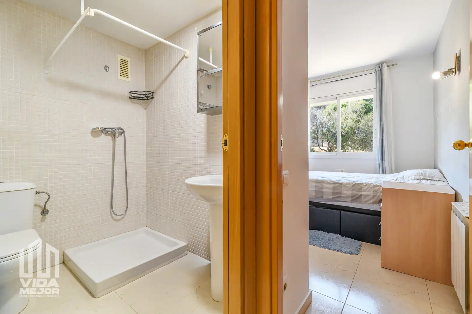 Piso con terraza en venta en Carrer de Montserrat Roig, imagen 7