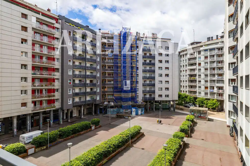 Außenansicht von Wohnung zum Verkauf in Donostia - San Sebastián  mit Heizung und Balkon