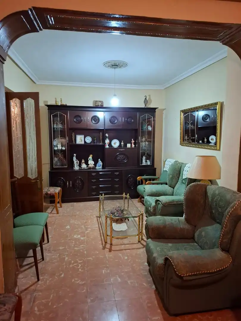 Sala d'estar de Casa adosada en venda en Jabalquinto amb Traster, Piscina i Domòtica