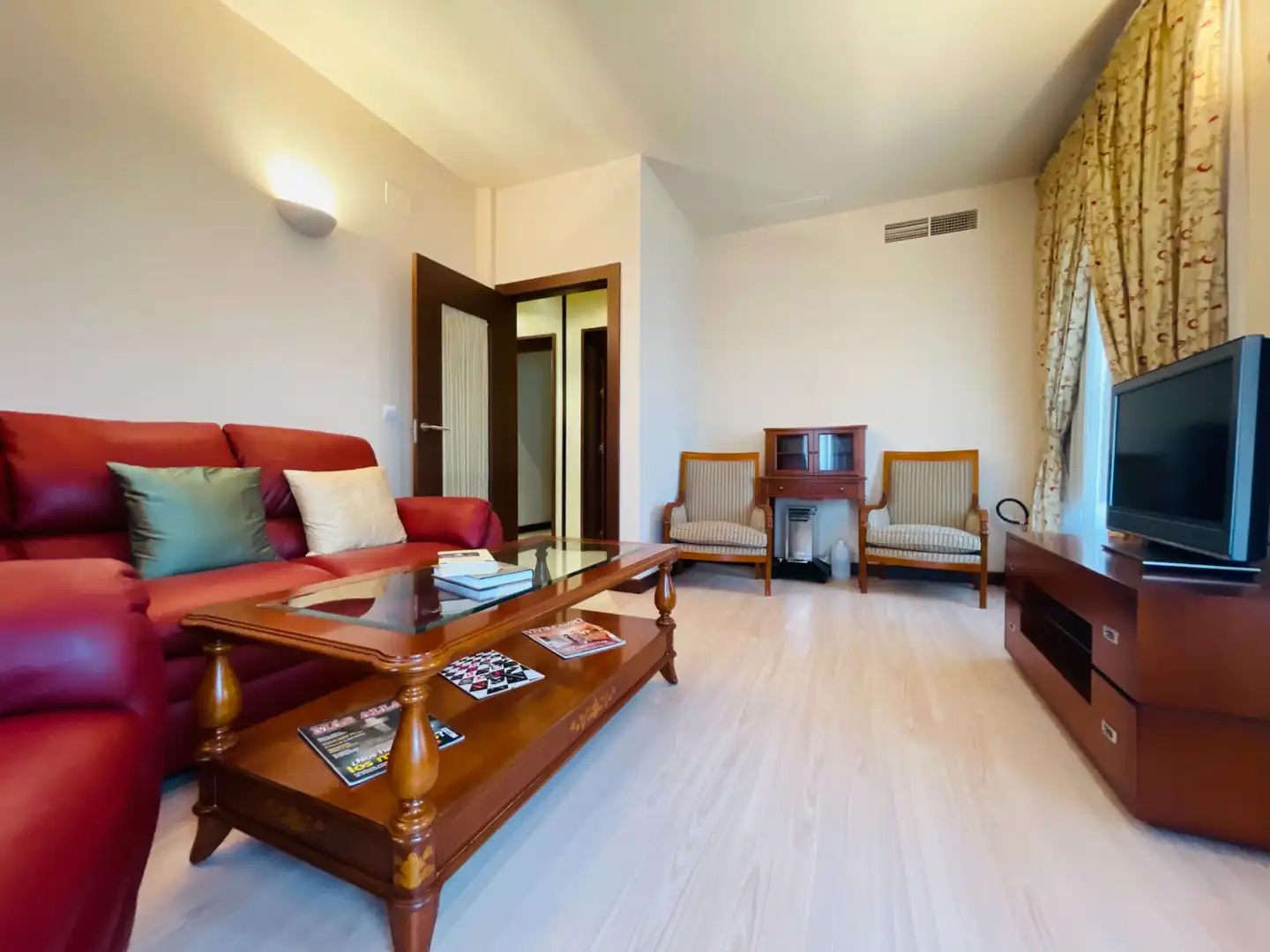 Sala de estar de Casa o chalet en venta en Los Yébenes con Aire acondicionado, Calefacción y Jardín privado