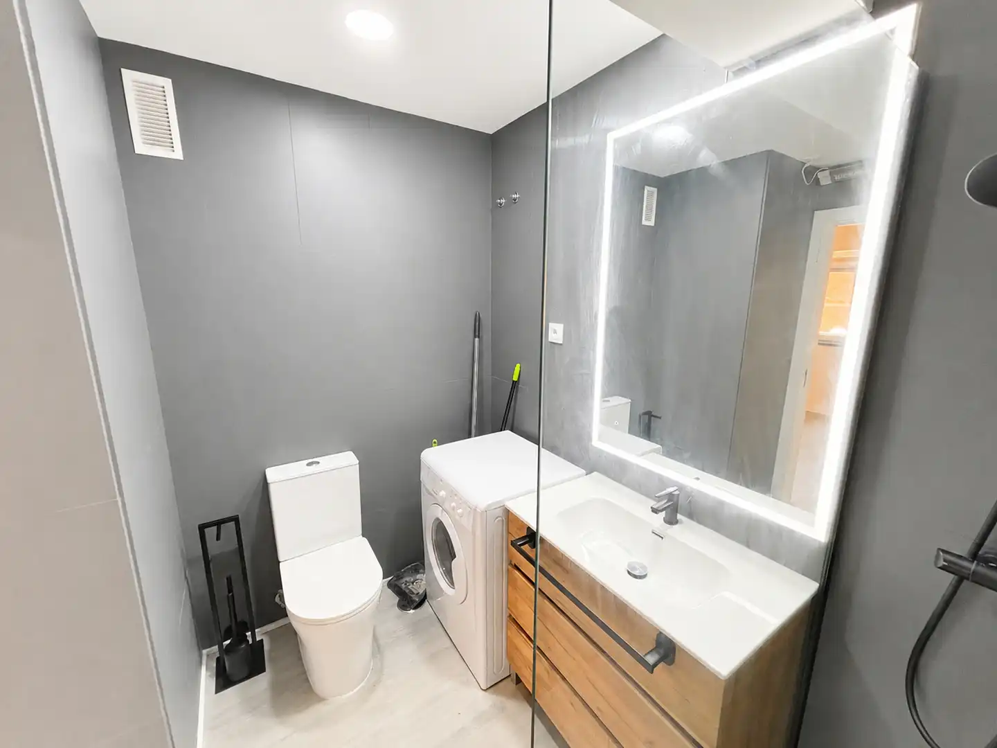 Baño de Estudio de alquiler en Madrid con Aire acondicionado, Calefacción y Horno