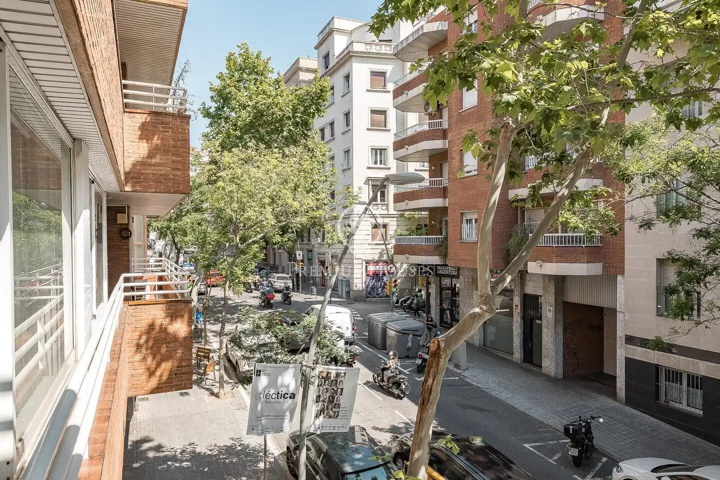 Vista exterior de Piso en venta en Barcelona con Calefacción y Terraza