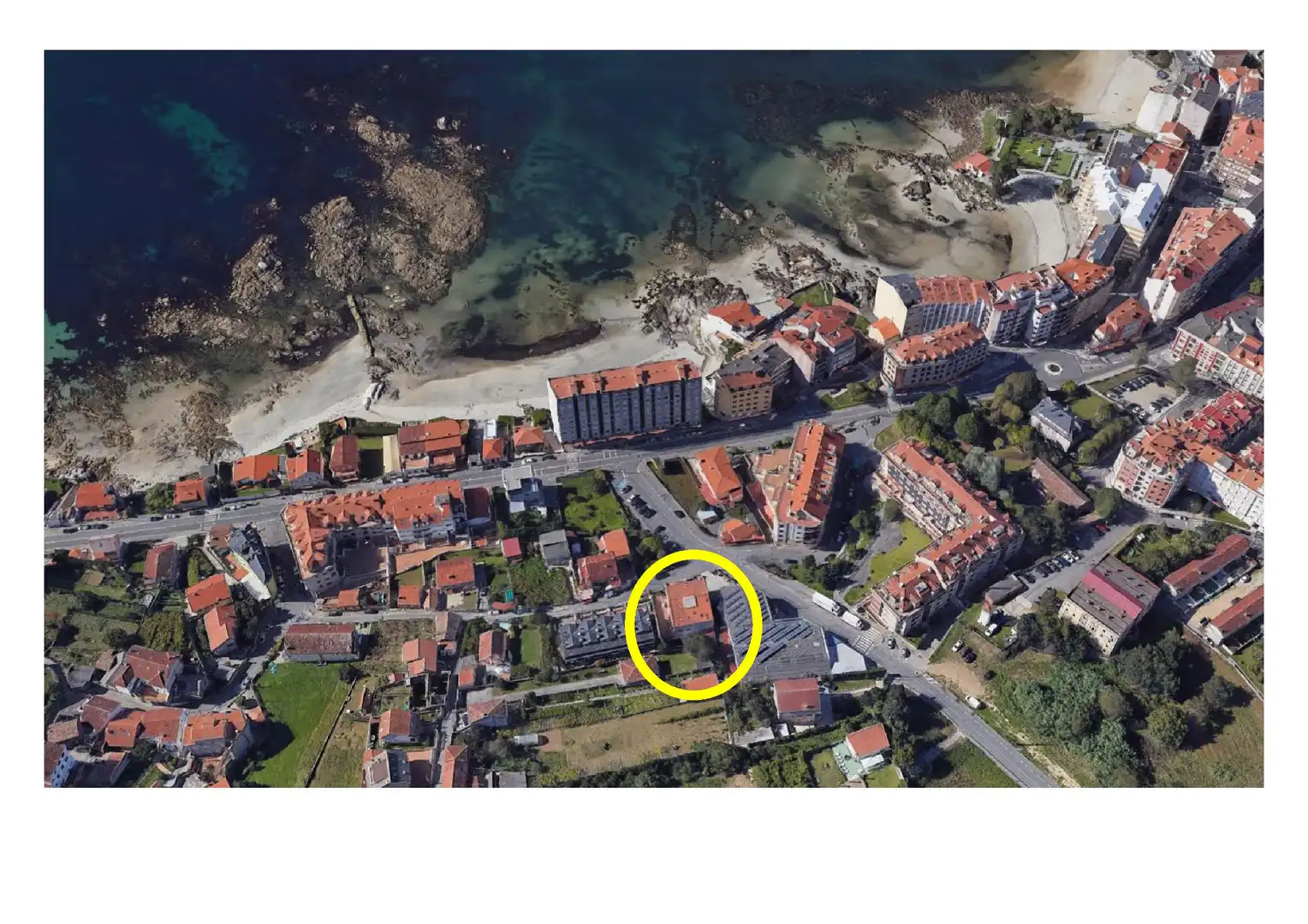 Außenansicht von Wohnung zum Verkauf in Sanxenxo mit Privatgarten, Terrasse und Möbliert