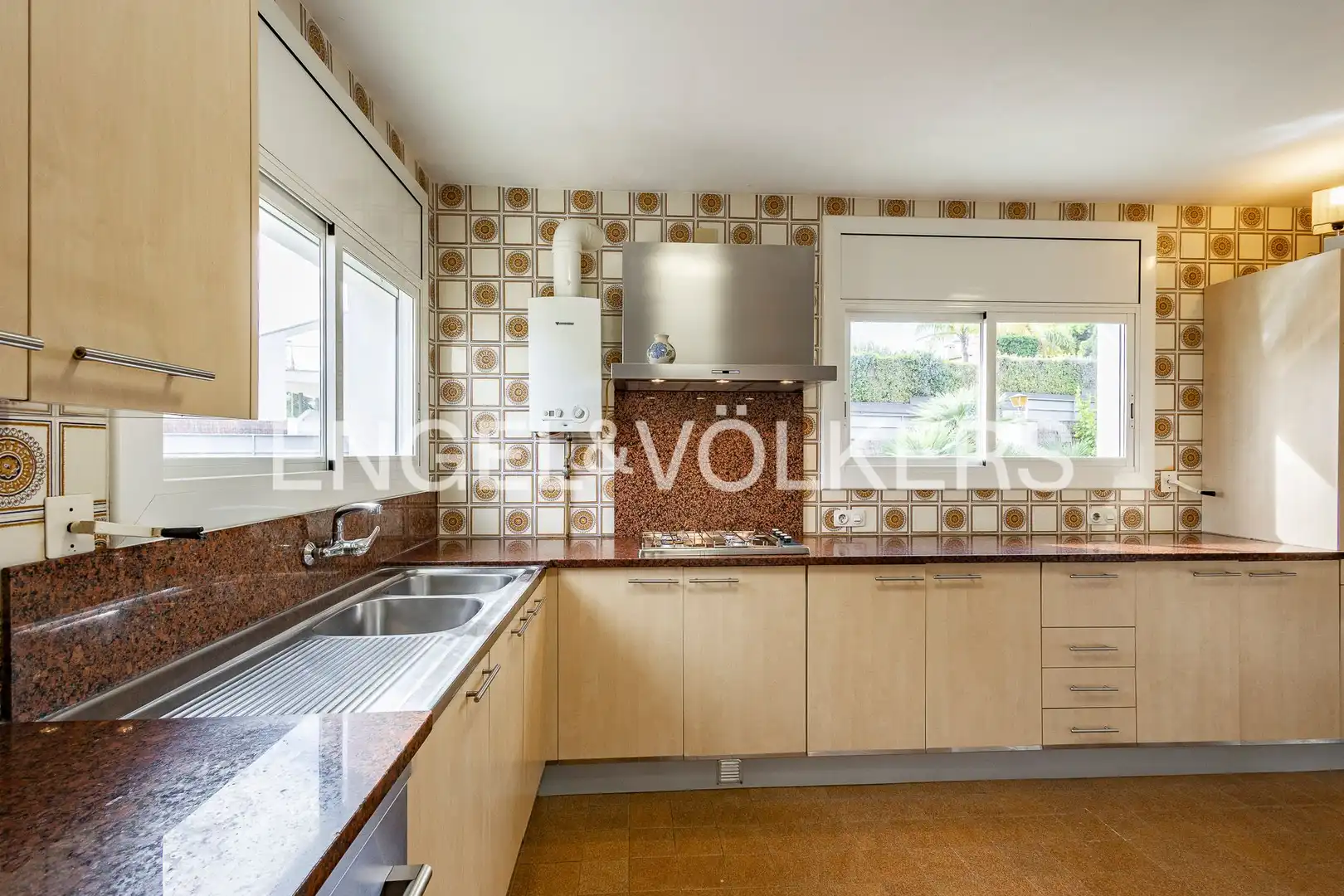 Cocina de Casa o chalet en venta en Vilanova i la Geltrú con Aire acondicionado, Calefacción y Jardín privado