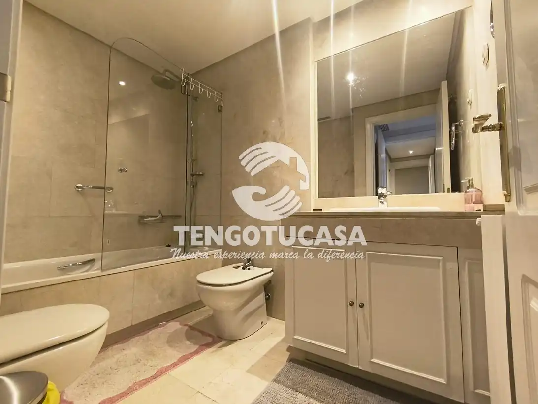 Bathroom of Flat for rent in Madrid  with Air Conditioner, Heating and Terrace