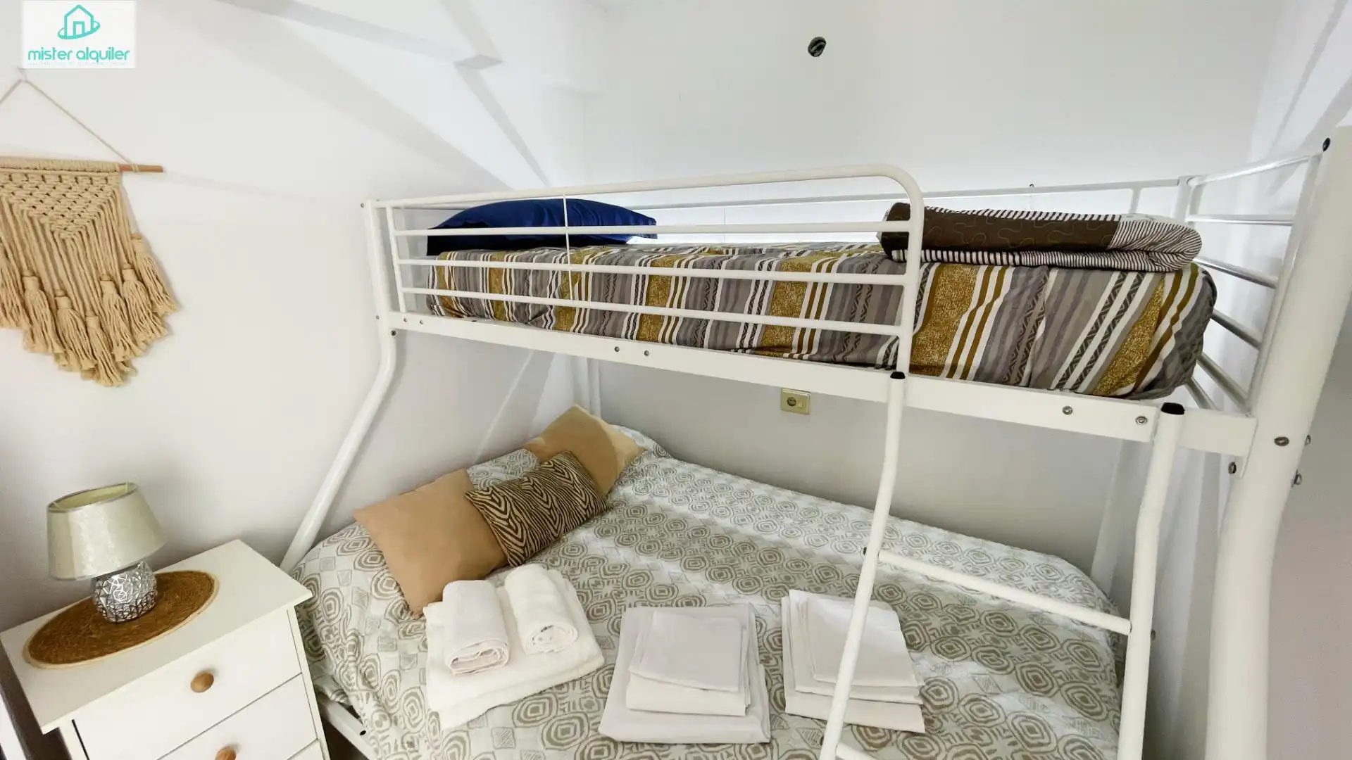 Habitación de Apartamento de alquiler en Benidorm con Aire acondicionado, Calefacción y Amueblado