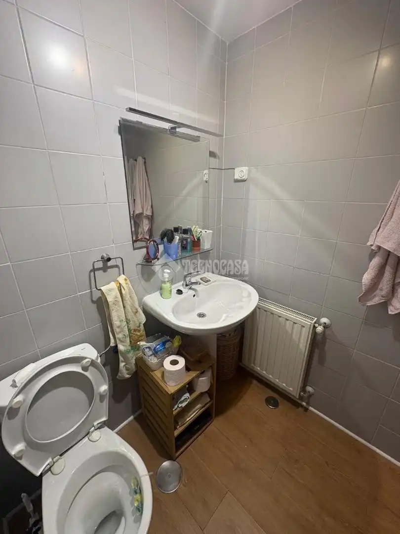 Bathroom of Flat for sale in Madrid