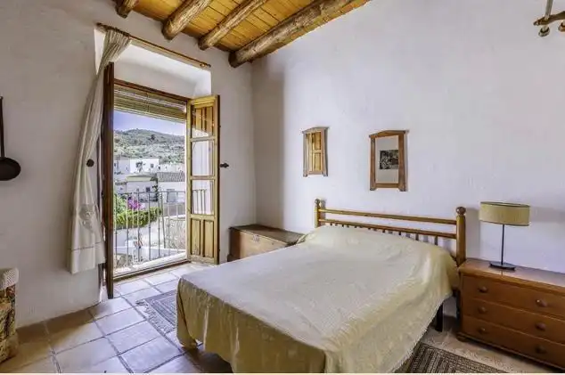 Dormitori de Casa o xalet en venda en Turón amb Jardí privat, Terrassa i Traster