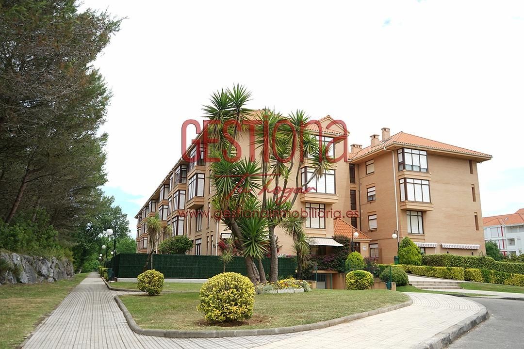 Außenansicht von Wohnungen zum verkauf in Noja mit Heizung, Balkon und Gemeinschaftspool