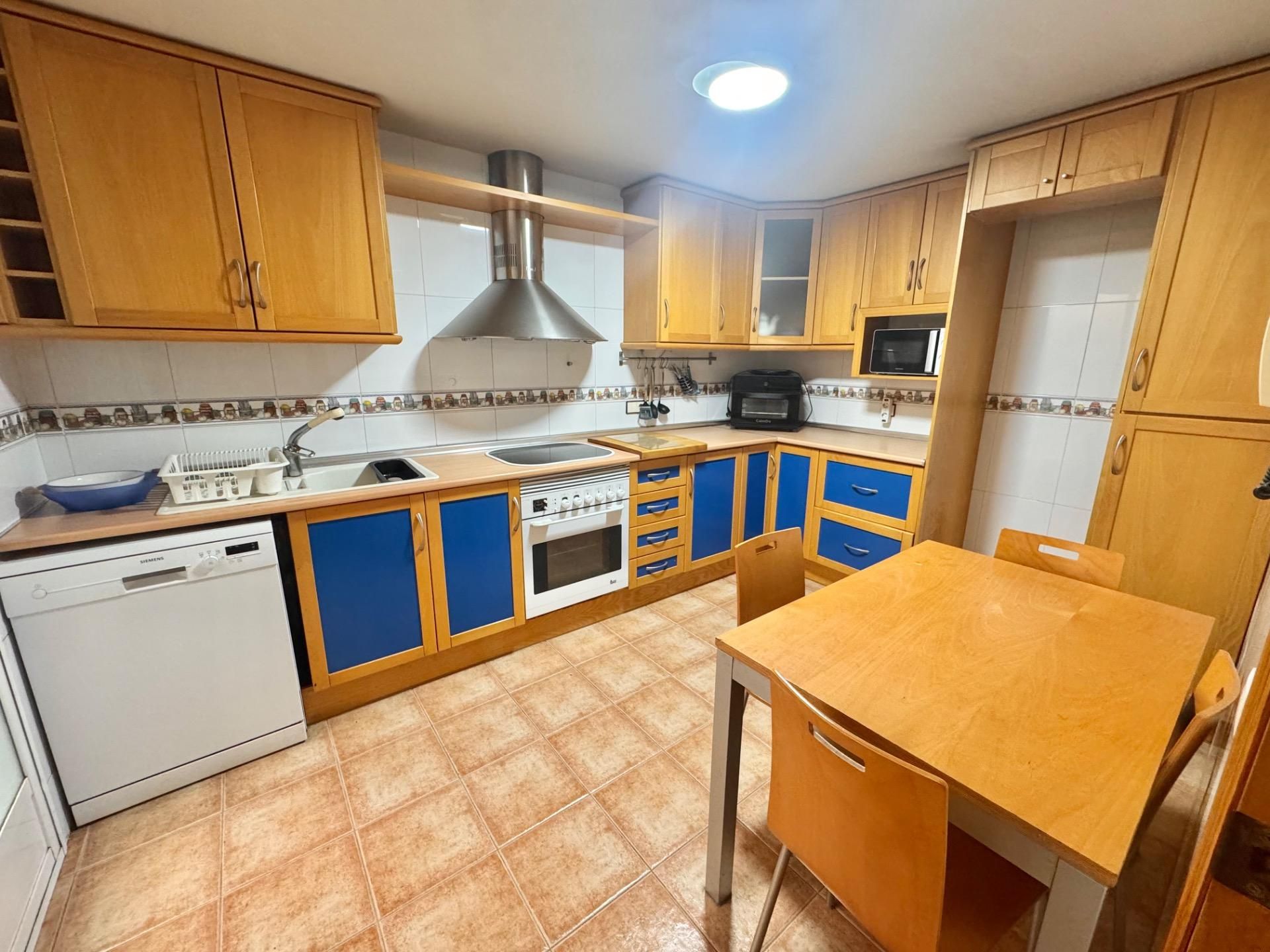 Cuina de Casa o xalet en venda en Orihuela amb Aire condicionat, Calefacció i Terrassa