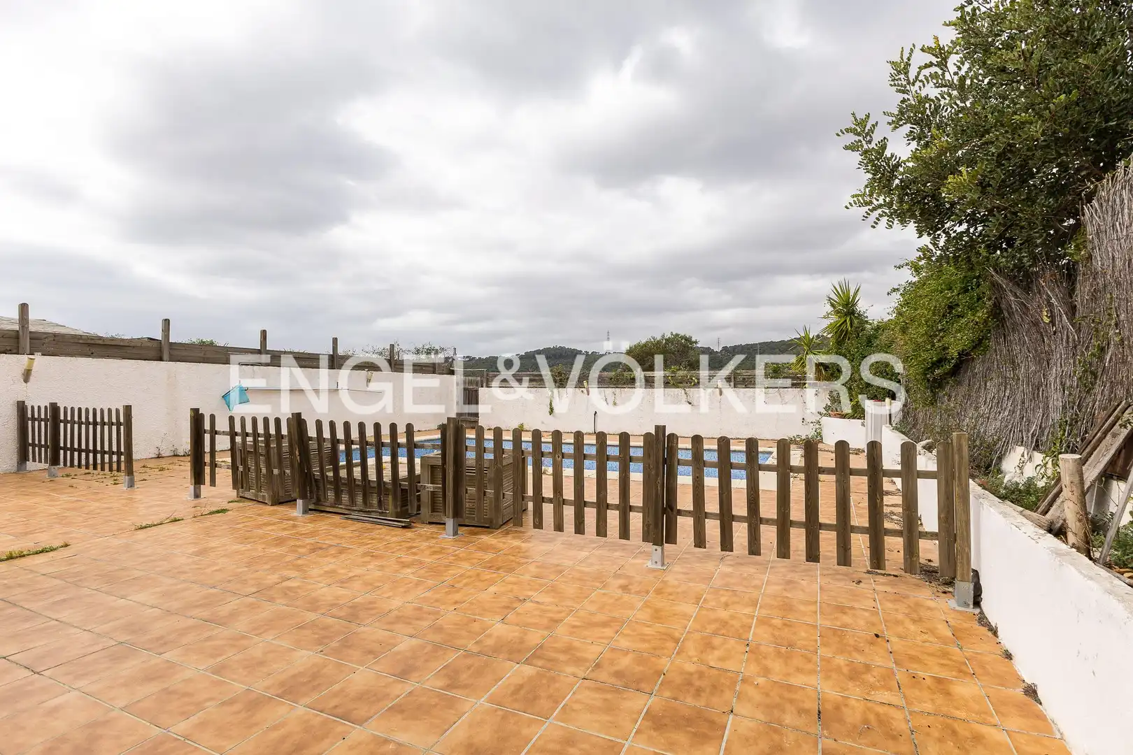 Piscina de Casa adosada en venda en Cubelles amb Calefacció, Jardí privat i Terrassa