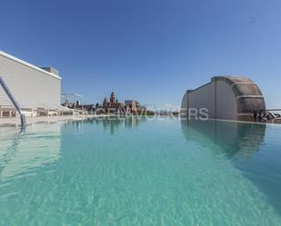 Swimming pool of Apartment to rent in  Barcelona Capital  with Air Conditioner, Swimming Pool and Balcony