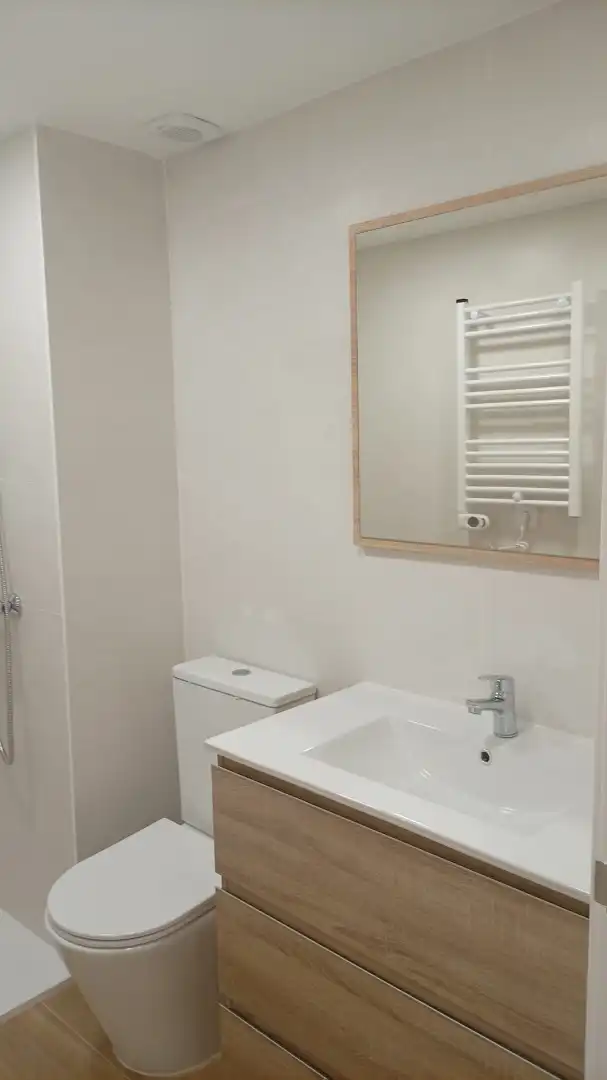 Baño de Piso en venta en Móstoles con Calefacción, Terraza y Balcón