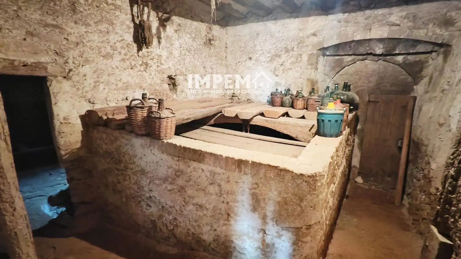 Edifici en venda en Santa Fe del Penedès