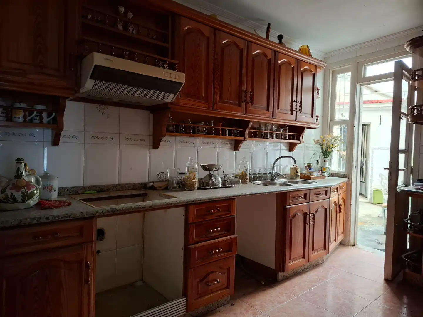 Cuina de Casa o xalet en venda en Vigo  amb Calefacció, Traster i Balcó