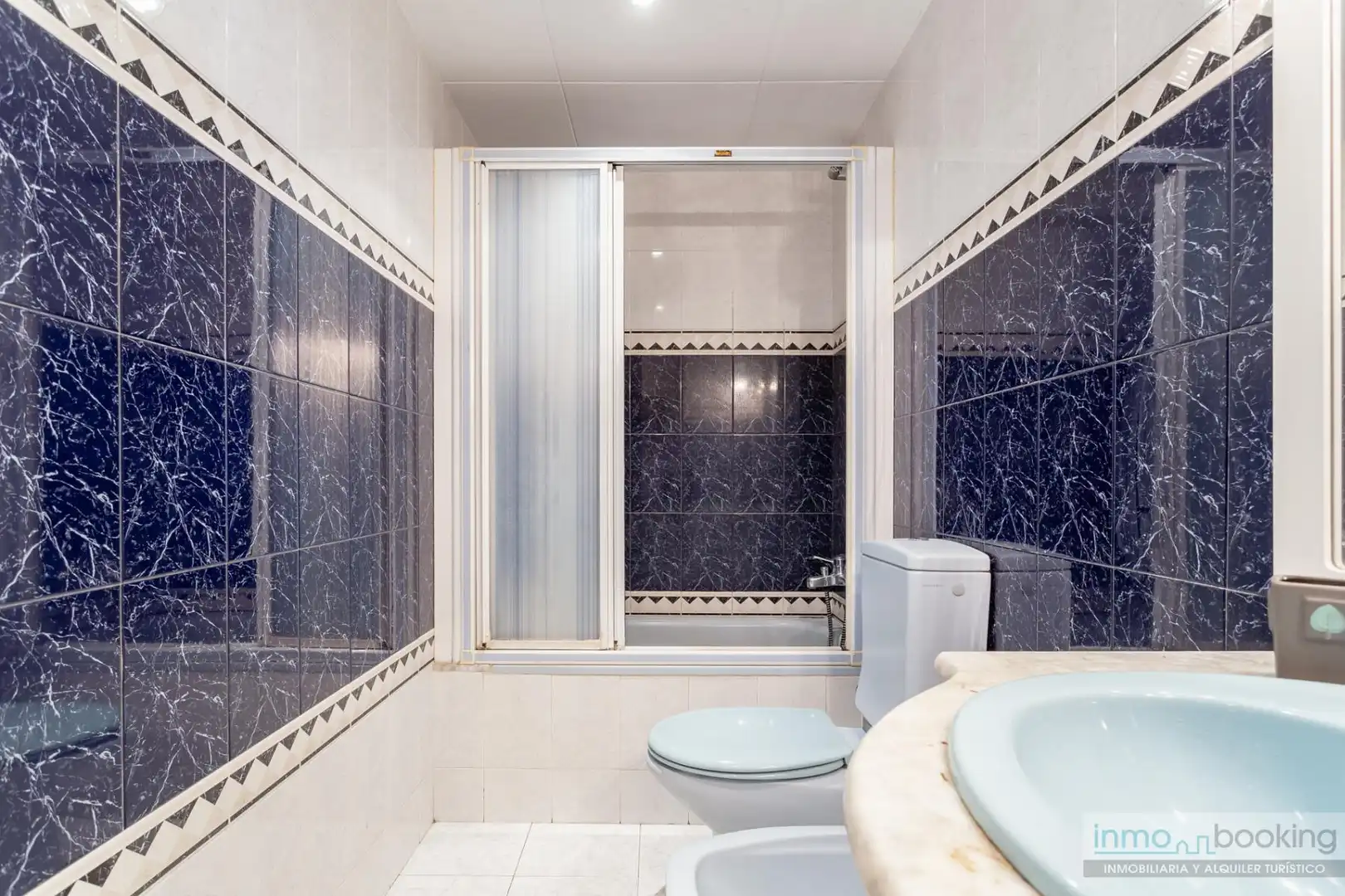 Badezimmer von Wohnungen zum Verkauf in Salou mit Klimaanlage, Heizung und Terrasse