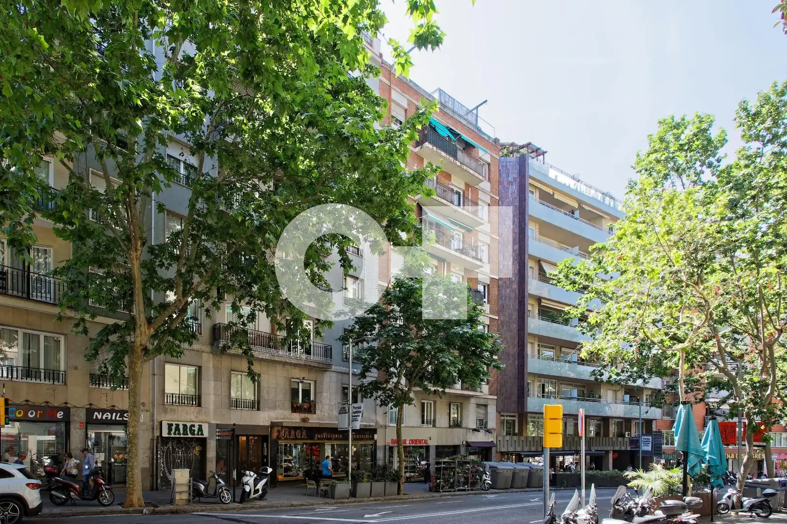 Außenansicht von Wohnungen zum Verkauf in Barcelona mit Heizung, Parkett und Alarm