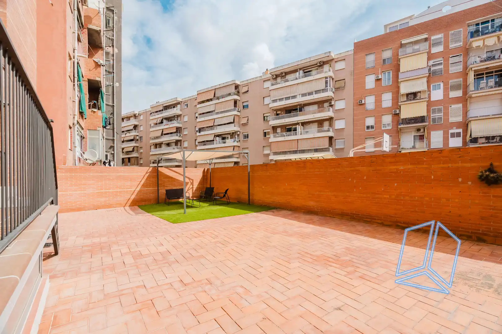 Terrassa de Pis en venda en Barcelona amb Calefacció, Terrassa i Traster