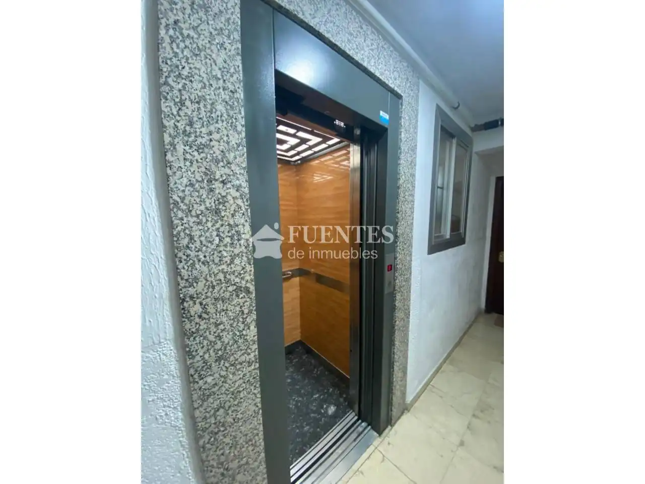 Außenansicht von Wohnung zum Verkauf in Alicante / Alacant mit Parkett und Terrasse