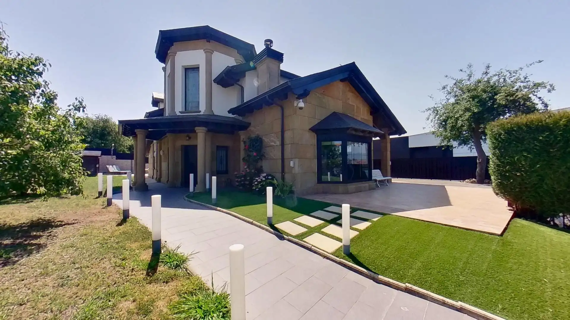 Vista exterior de Casa o xalet en venda en Berango amb Calefacció, Jardí privat i Terrassa