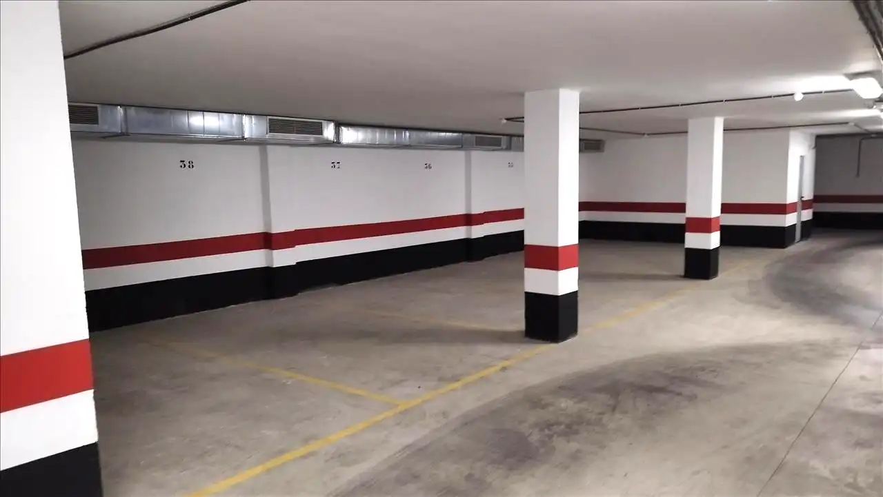 Parkplatz von Garage zum Verkauf in Telde