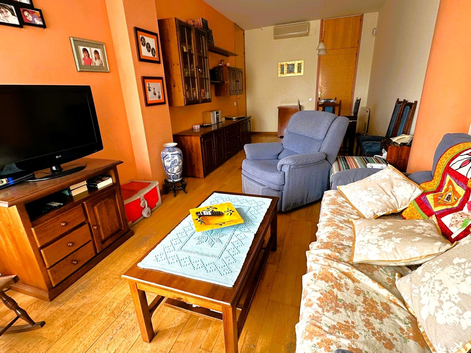Sala d'estar de Pis en venda en L'Hospitalet de Llobregat amb Calefacció