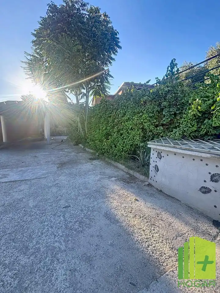 Vista exterior de Casa o xalet en venda en La Guardia de Jaén amb Aire condicionat, Jardí privat i Terrassa