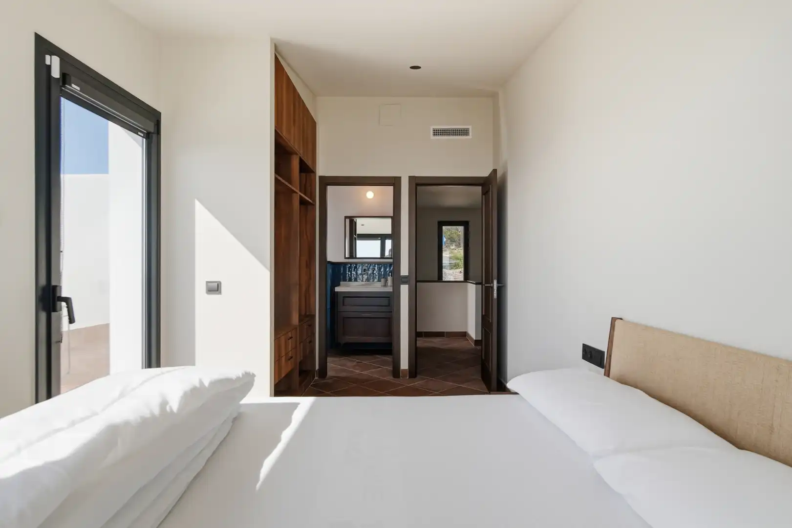 Schlafzimmer von Einfamilien-Reihenhaus zum Verkauf in Cadaqués mit Privatgarten, Terrasse und Schwimmbad