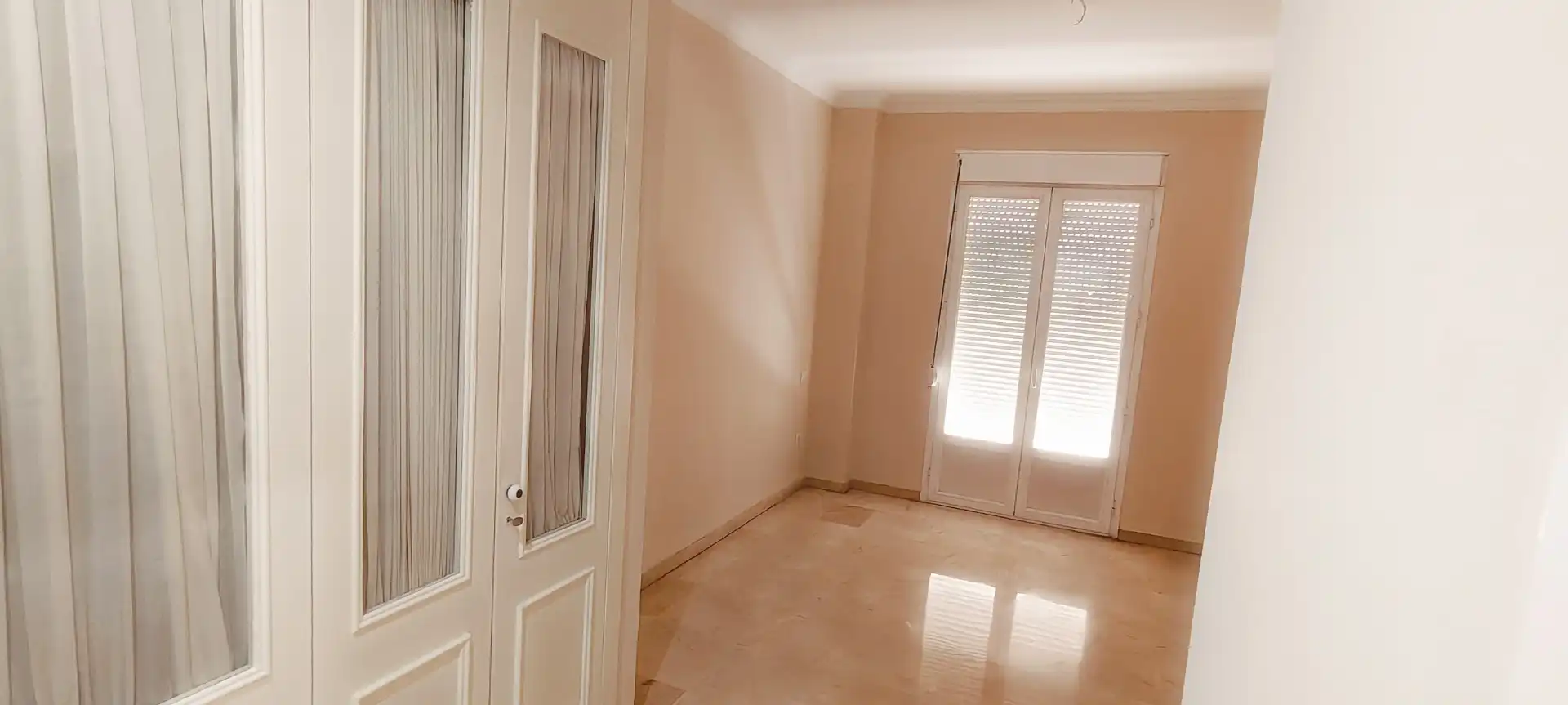 Flat for rent in Sevilla  with Air Conditioner, Storage room and Oven
